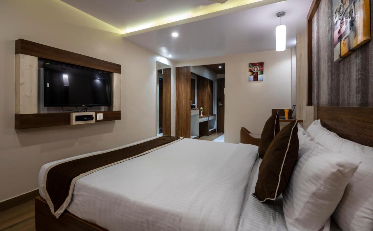 Hotel Monarch International バンガロール エクステリア 写真